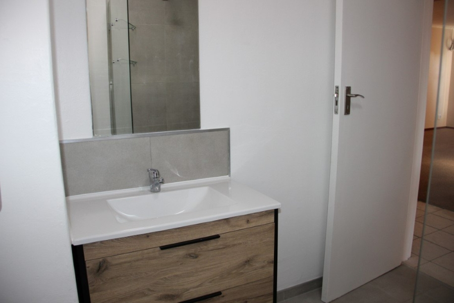 To Let 2 Bedroom Property for Rent in Martinville Western Cape